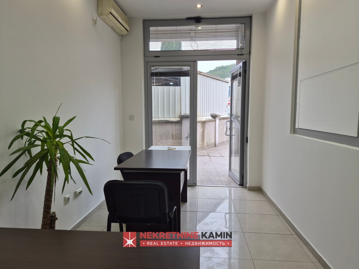 Izdaje se poslovni prostor-idealan za kancelariju, Bulevar-Budva 